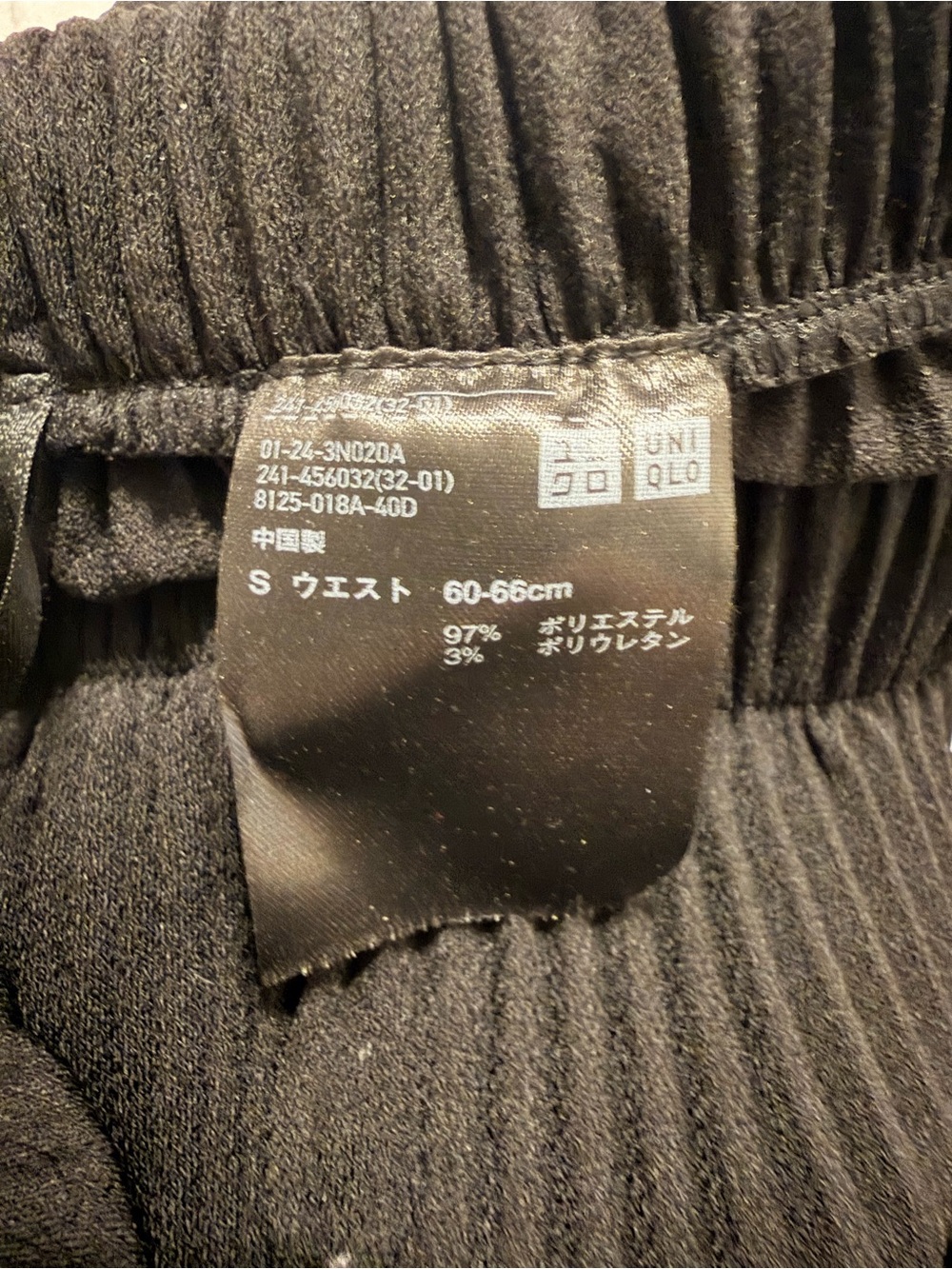 Uniqlo Black Pleated Wide-Leg Pants - Picture 3 of 3
